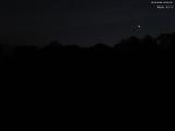 22 : 00