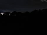 22 : 00