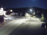 22 : 00