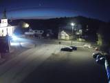 06 : 00