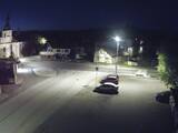03 : 32