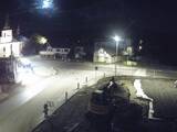 22 : 00