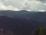 09 : 57