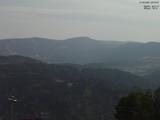 09 : 33