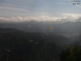 08 : 33