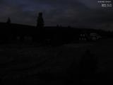 22 : 00