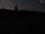 03 : 32