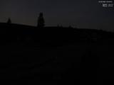 03 : 32