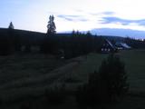 22 : 00
