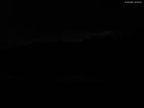 22 : 00
