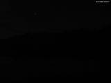 23 : 04