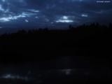 22 : 00