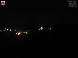 03 : 32