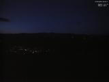 22 : 00
