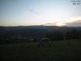 06 : 00