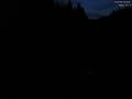 22 : 00