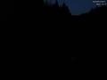 22 : 00