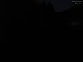 22 : 00