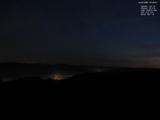 03 : 32