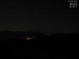 23 : 04