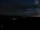 03 : 32