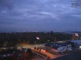 07 : 04