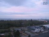06 : 00