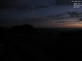 03 : 32