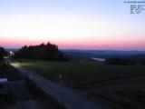 22 : 00