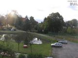 09 : 04