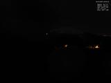 22 : 00
