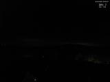 22 : 00