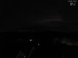 22 : 00