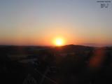 06 : 00